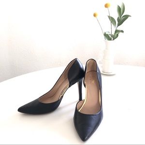 👠 Merona Classic Black and Gold Pumps